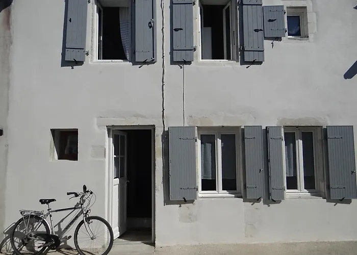 Holiday home Maison Retaise Pres De La *